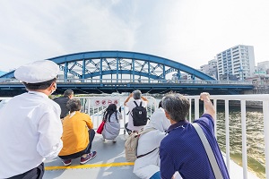 春の街路樹ツアーの様子