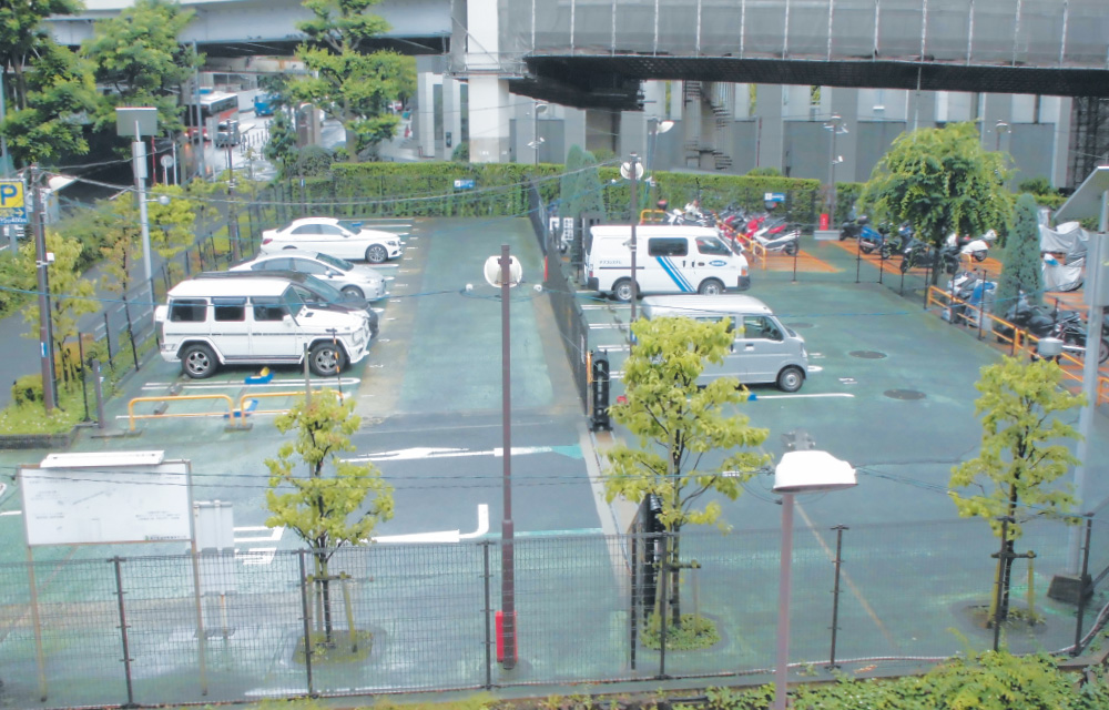 植栽による駐車場の緑化（港区）